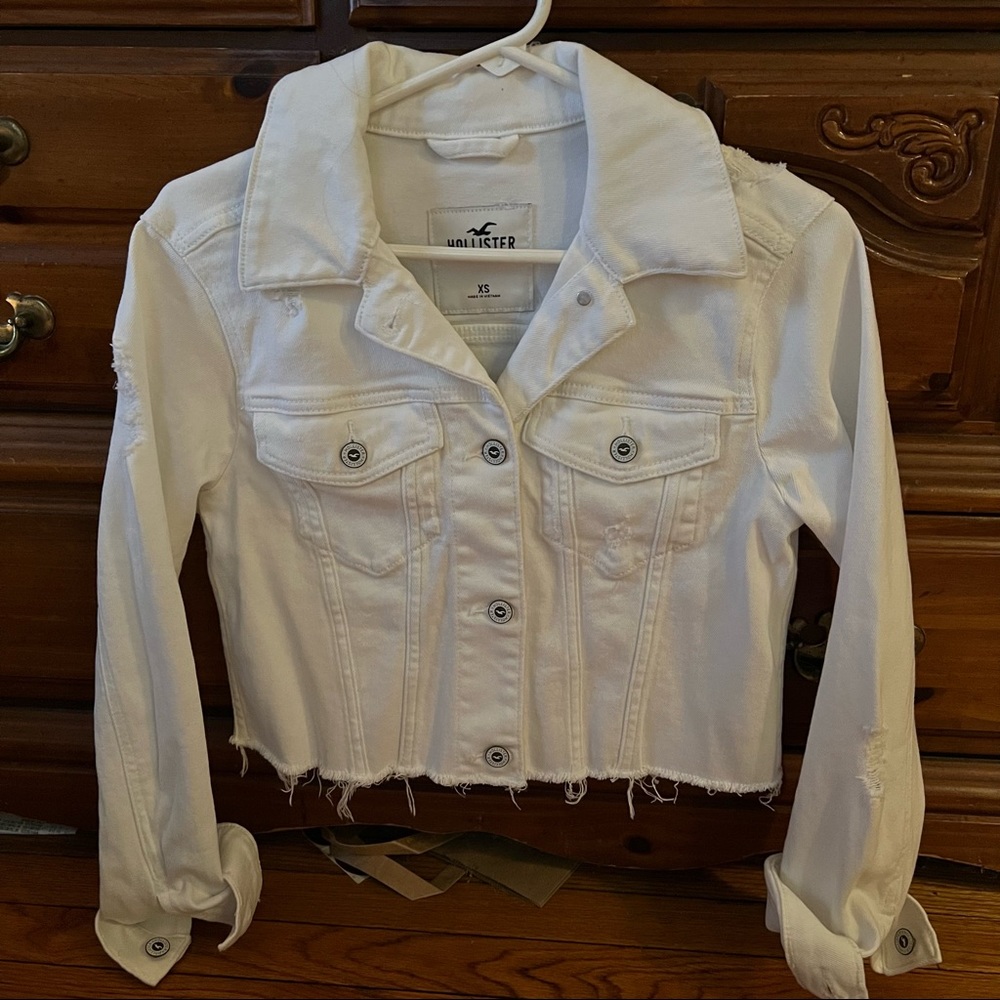 NWT Hollister cropped denim jacket